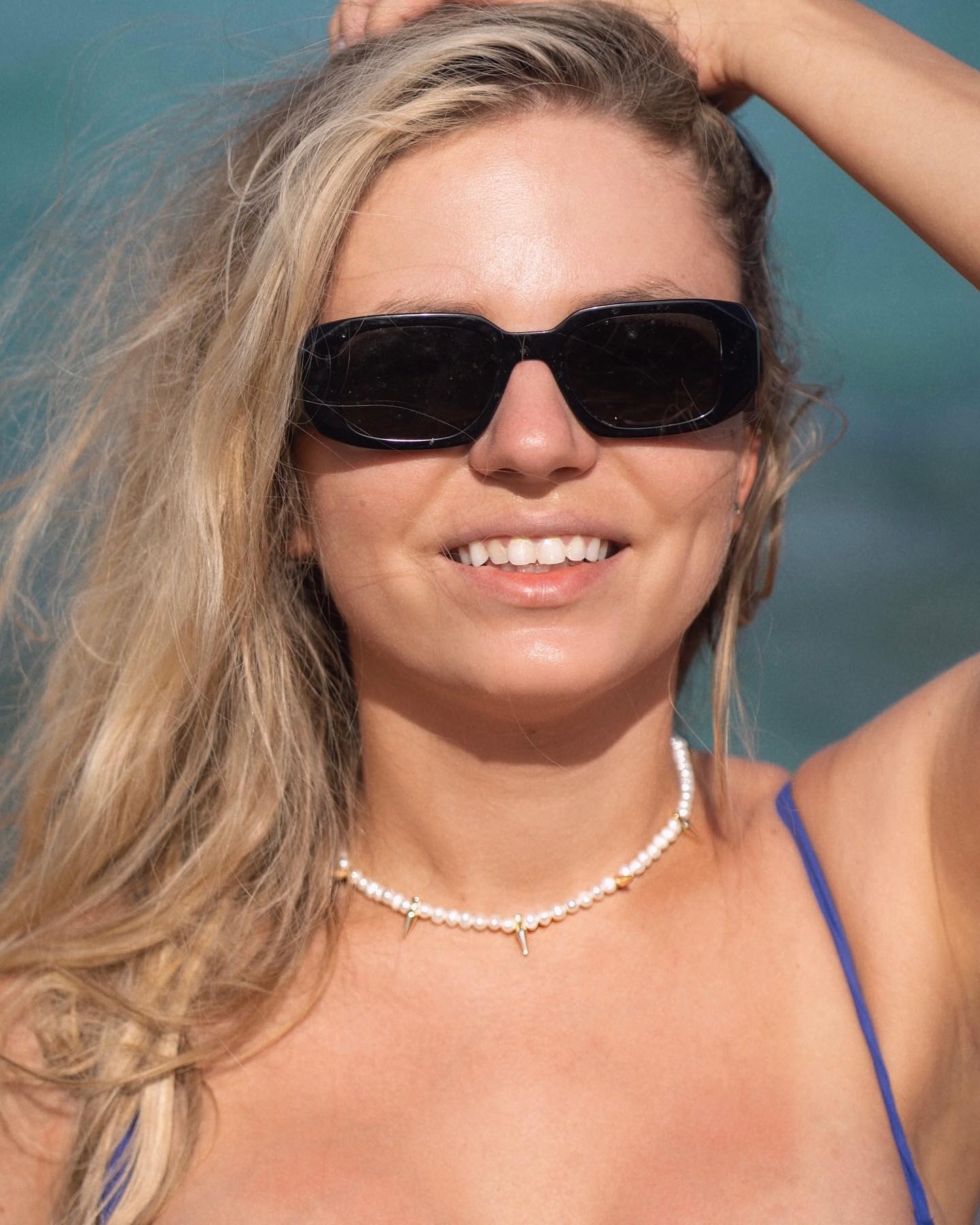 Marée pearl choker by the water